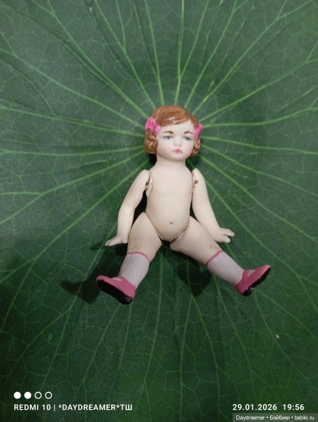 Маленькие куколки из фарфора (фото 4)