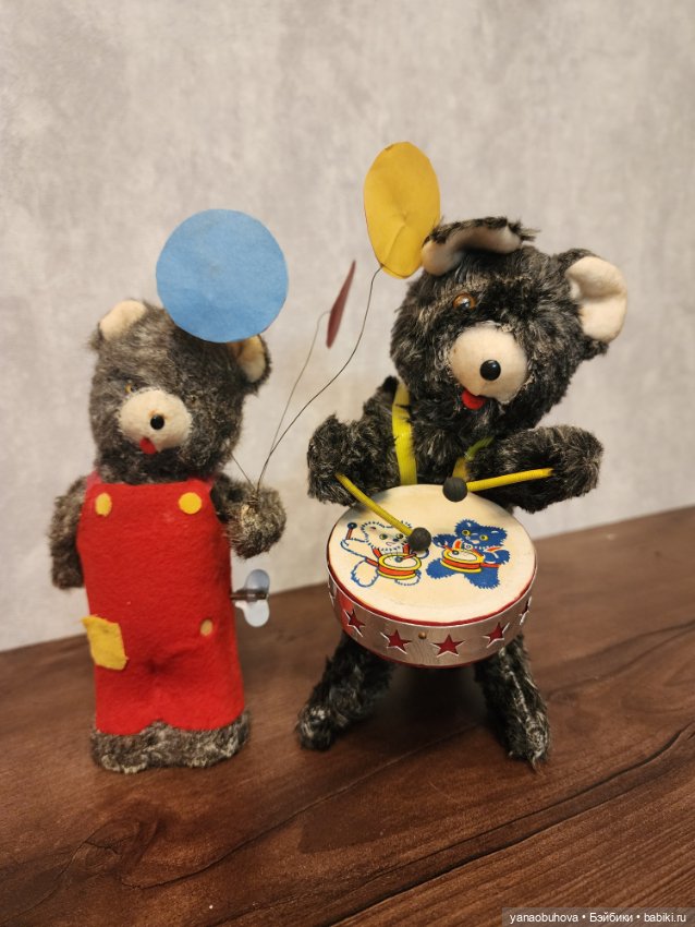 Старинный заводной мишка в идеальном состоянии. Япония. Работает