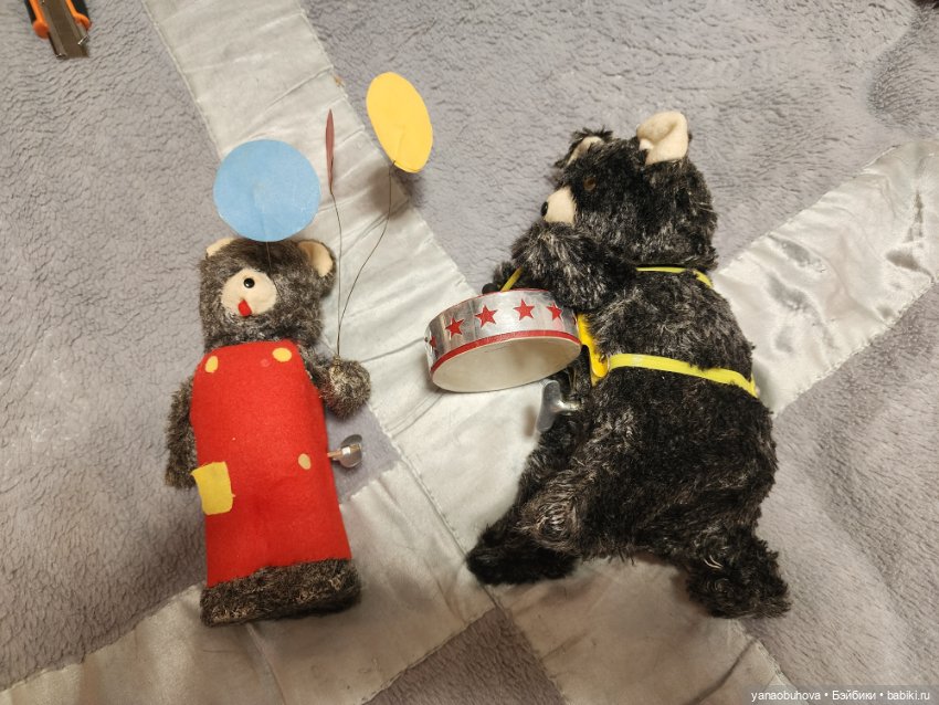 Заводной мишка с шарами Япония