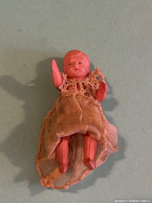 Целлулоидная японская куколка с рельефными волосами, высота 8 см (фото 3)