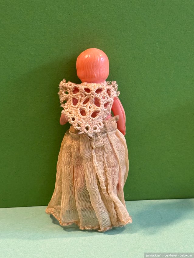 Целлулоидная японская куколка с рельефными волосами, высота 8 см (фото 2)