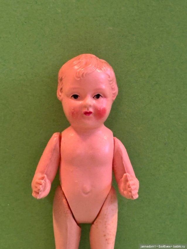 Целлулоидная куколка Minerva с рельефными волосами, высота 7 см (фото 2)