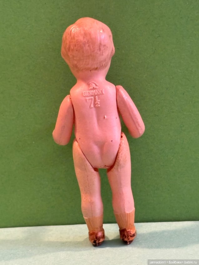 Целлулоидная куколка Minerva с рельефными волосами, высота 7 см (фото 3)