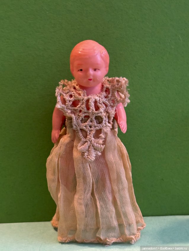 Целлулоидная японская куколка с рельефными волосами, высота 8 см