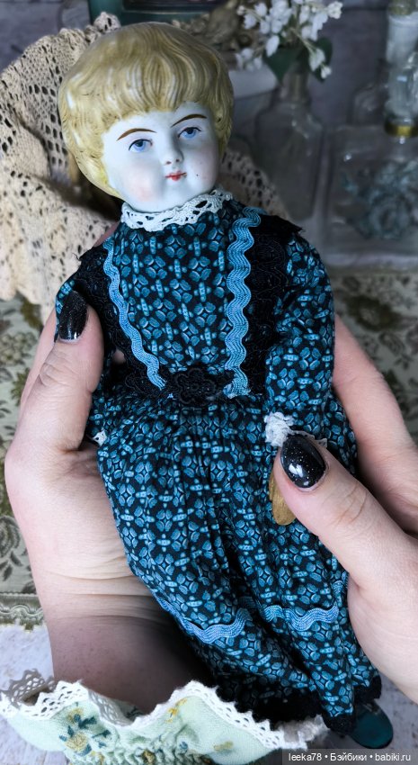 Лизонька — авторская деревянная кукла в историческом костюме (фото 6)