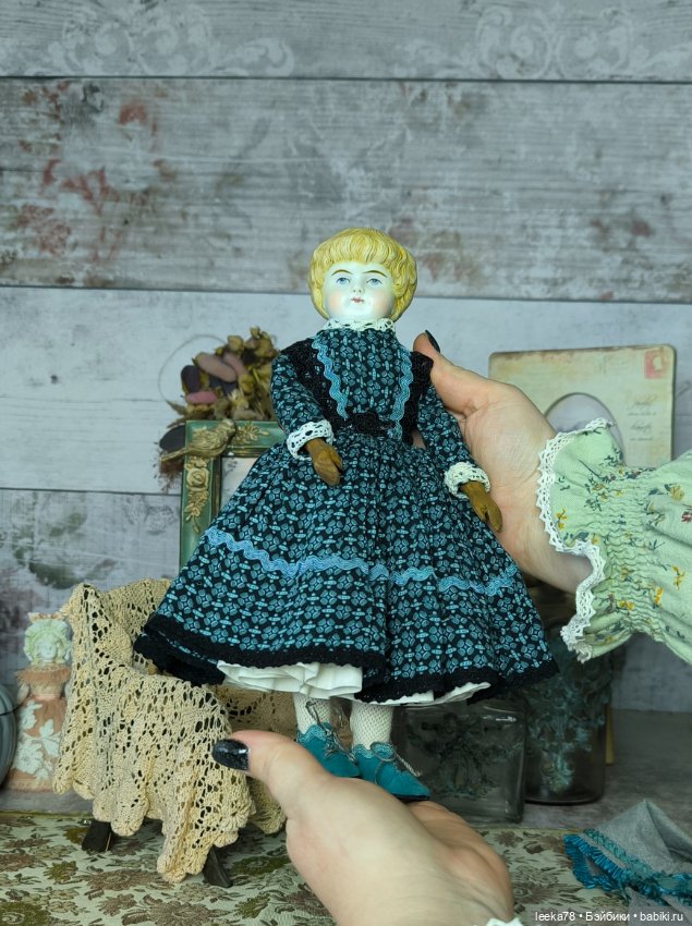 Лизонька — авторская деревянная кукла в историческом костюме (фото 5)