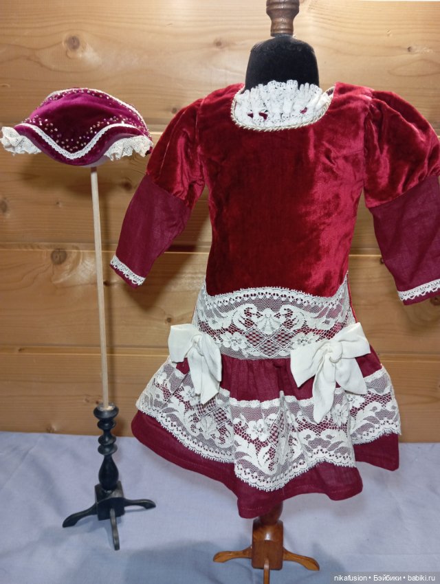 Платье и шляпка бархат на любимую антикварную куклу (фото 2)