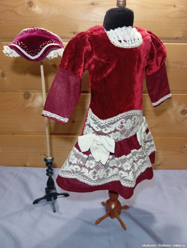 Платье и шляпка бархат на любимую антикварную куклу