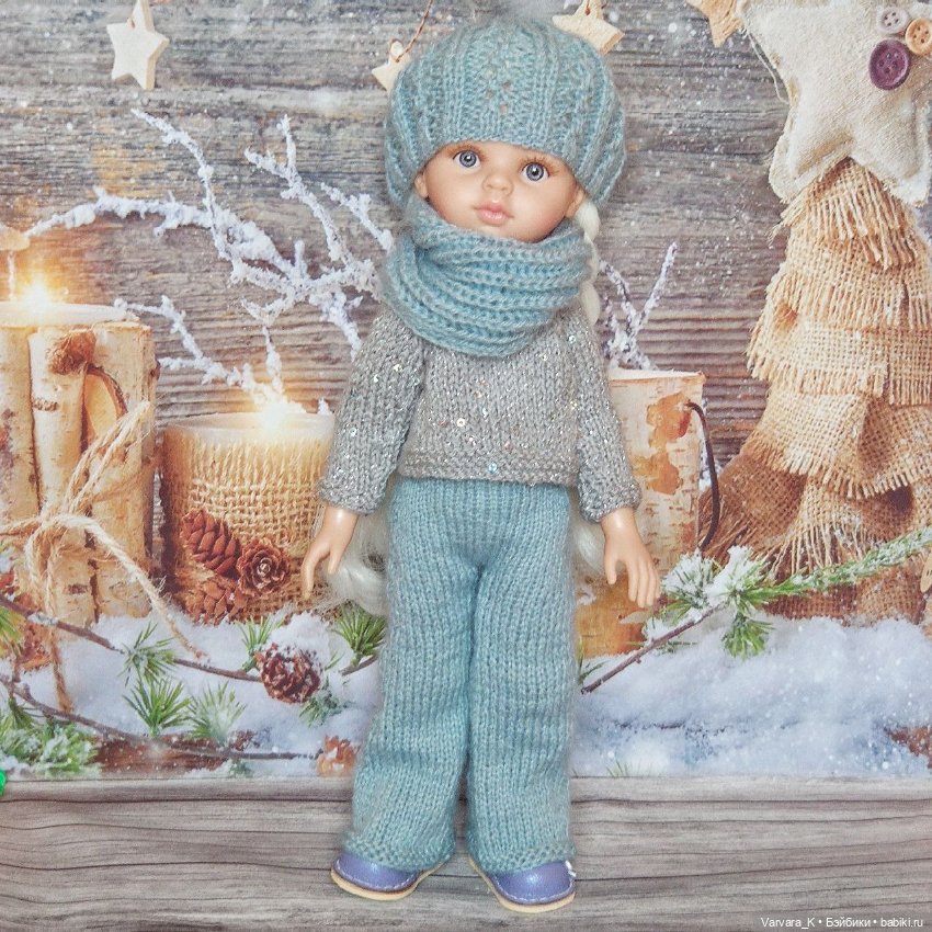 Комплект серо-синий вязаный для куклы Paola Reina 32 см (фото 2)