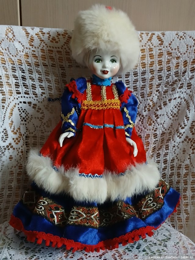 Кукла в русском костюме — Фарфоровые куклы
