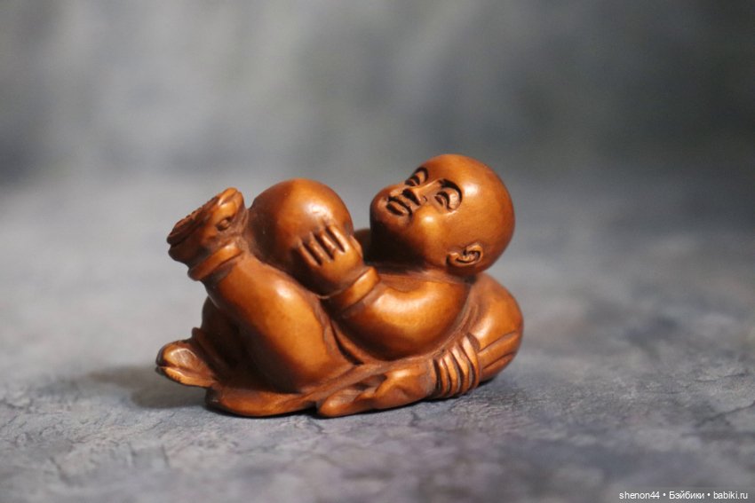 Нэцкэ "Малыш с мячиком". Винтаж