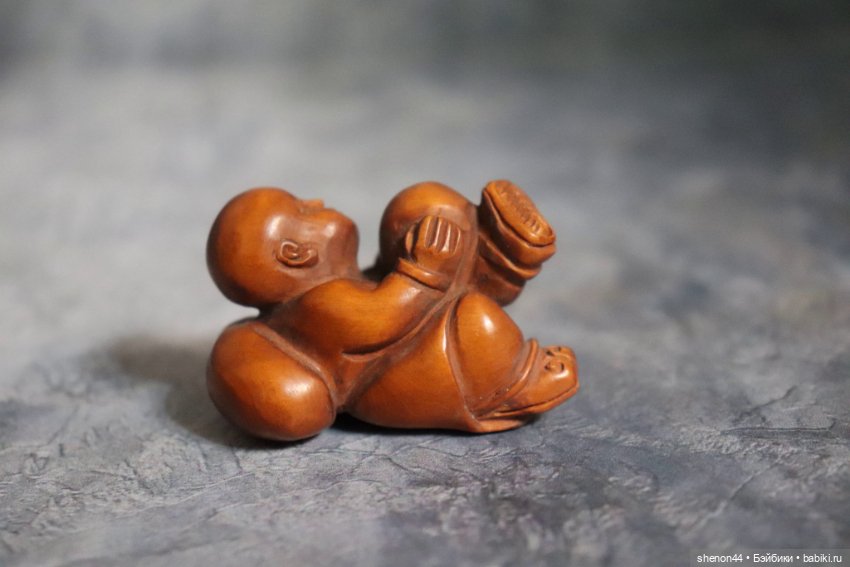 Нэцкэ "Малыш с мячиком". Винтаж (фото 2)
