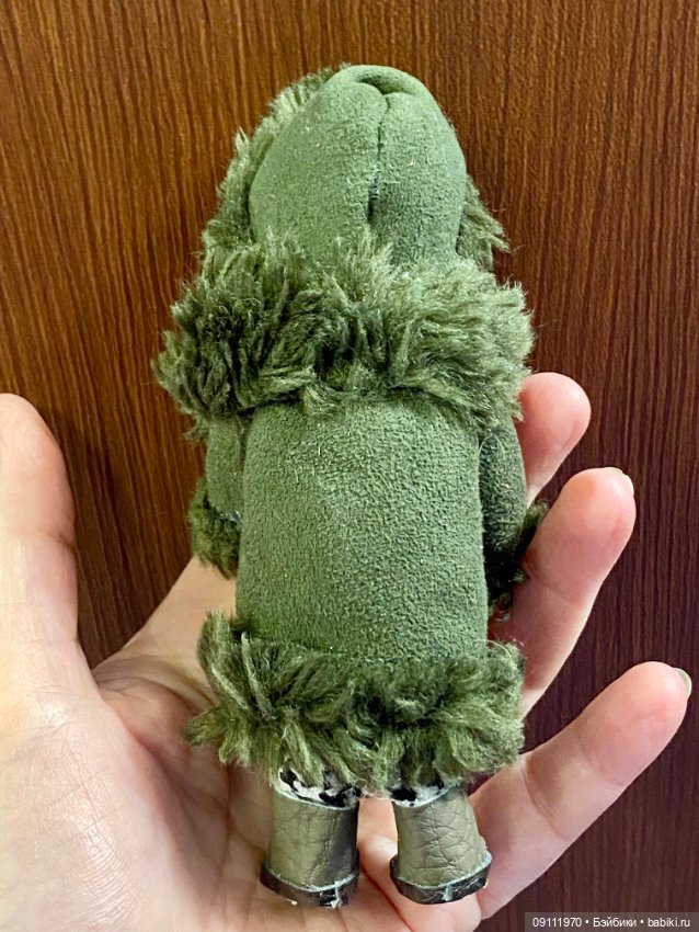 Ёлочная игрушка малыш в шубке (фото 3)