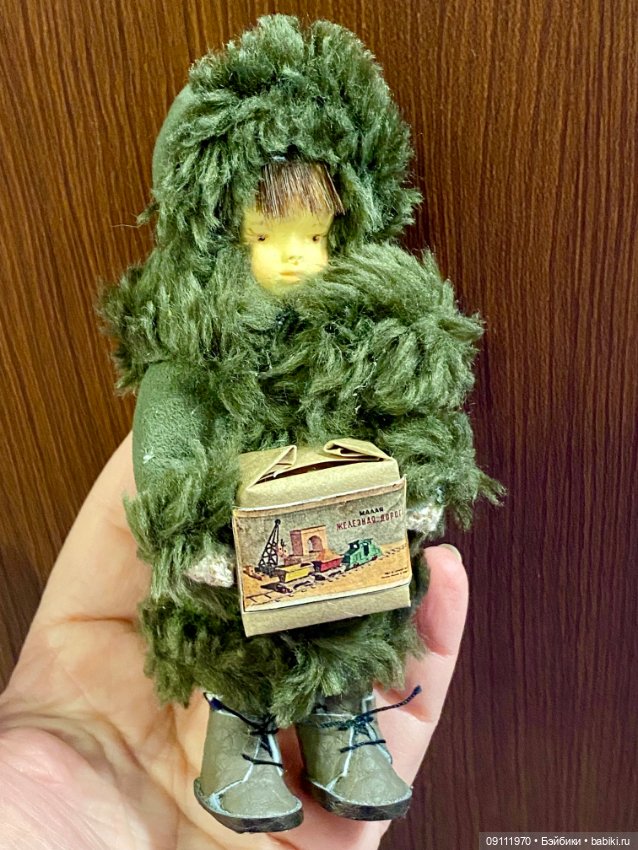 Ёлочная игрушка малыш в шубке