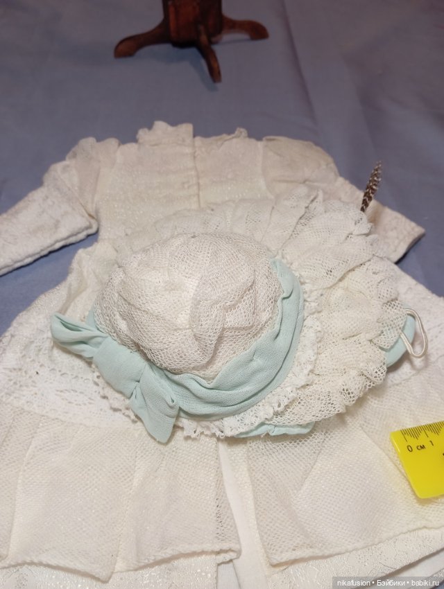 Платье и шляпка на антикварную куклу (фото 8)