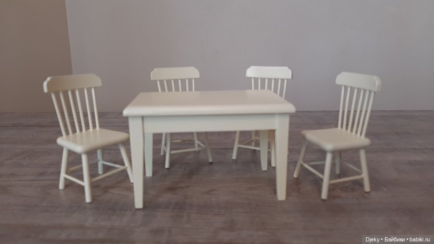 Набор мебели; стол и 4 стула