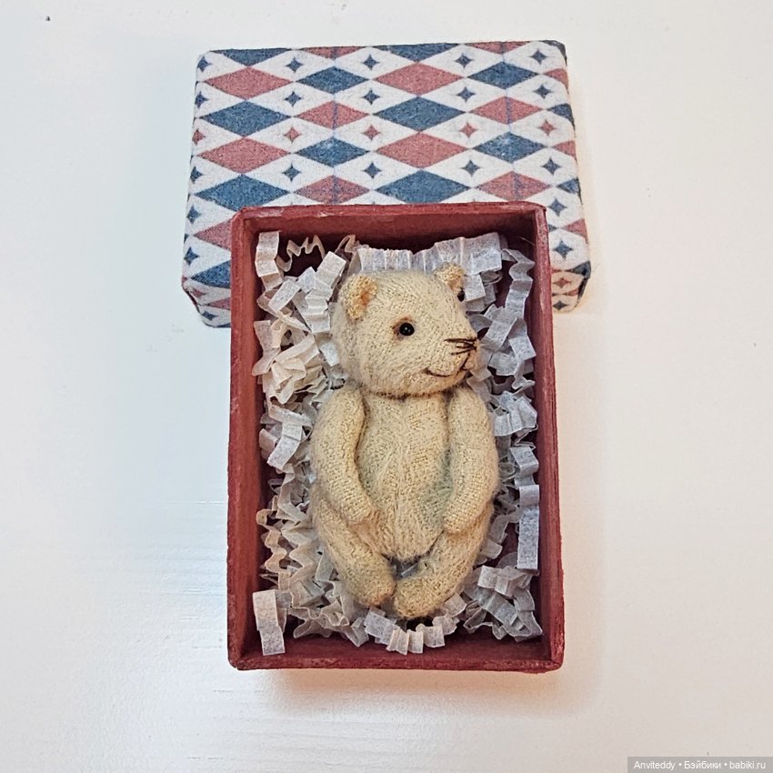 Крошечный мишка в коробочке (фото 6)