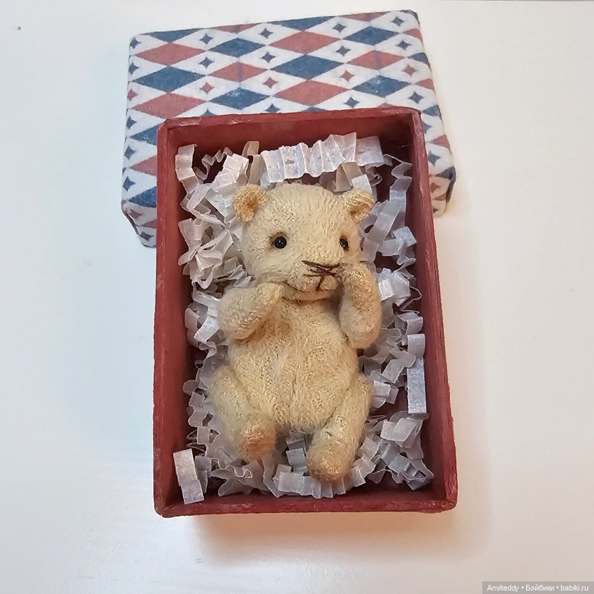 Крошечный мишка в коробочке (фото 5)