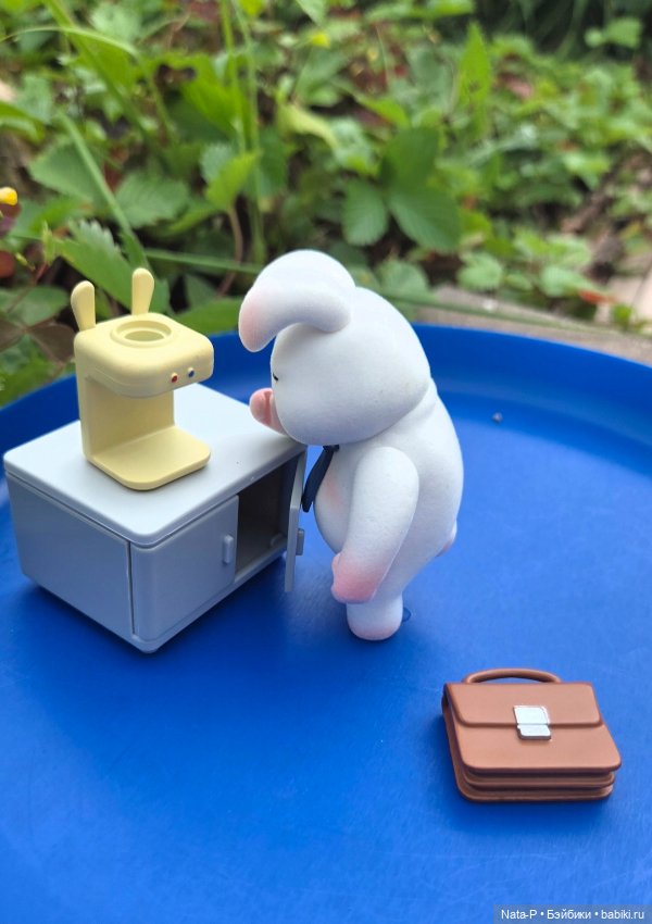 Продам мега-позитивного медведя и уставшего зайца