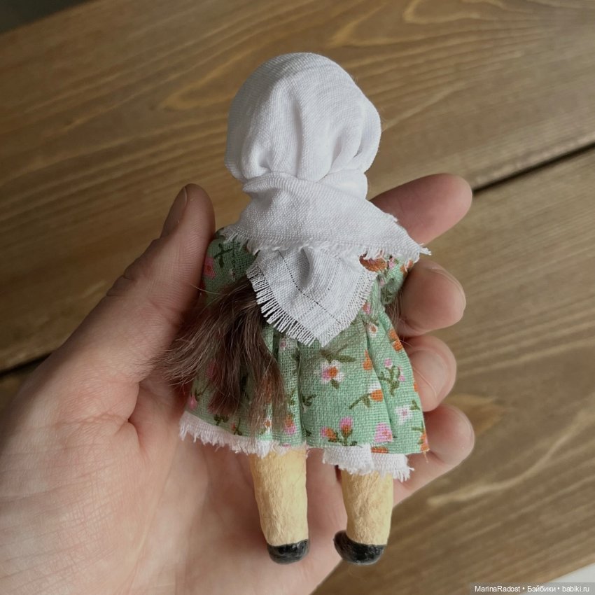 Коллекционная кукла с игрушкой (фото 4)