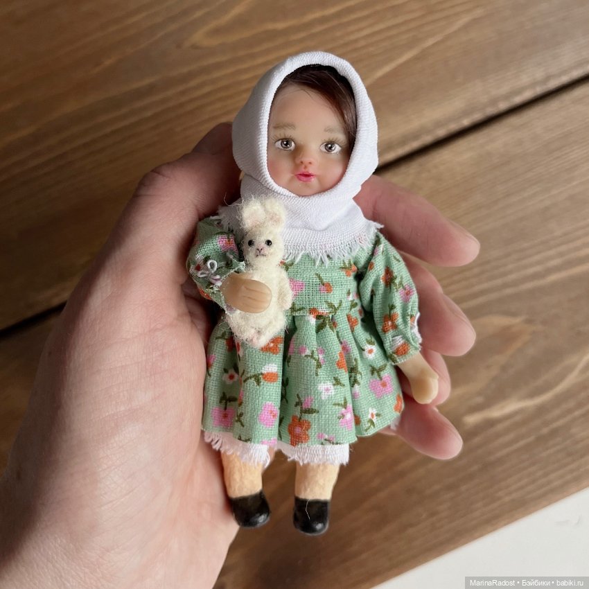 Коллекционная кукла с игрушкой (фото 5)