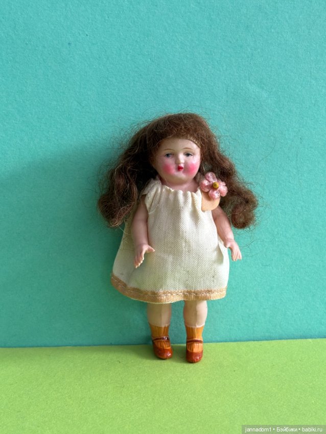 Целлулоидная куколка Minerva с розовыми щечками, высота 9 см
