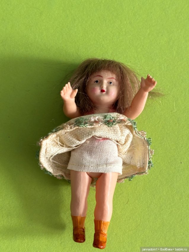 Целлулоидная куколка Minerva в родном платье, высота 9 см (фото 5)