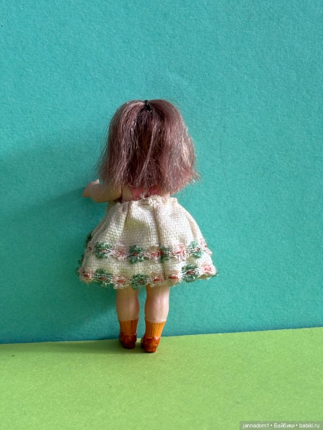 Целлулоидная куколка Minerva в родном платье, высота 9 см (фото 2)