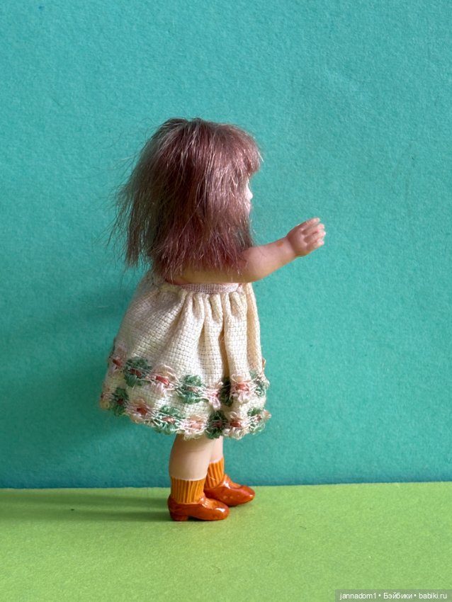 Целлулоидная куколка Minerva в родном платье, высота 9 см (фото 4)