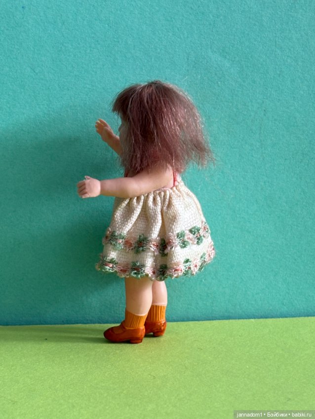 Целлулоидная куколка Minerva в родном платье, высота 9 см (фото 3)