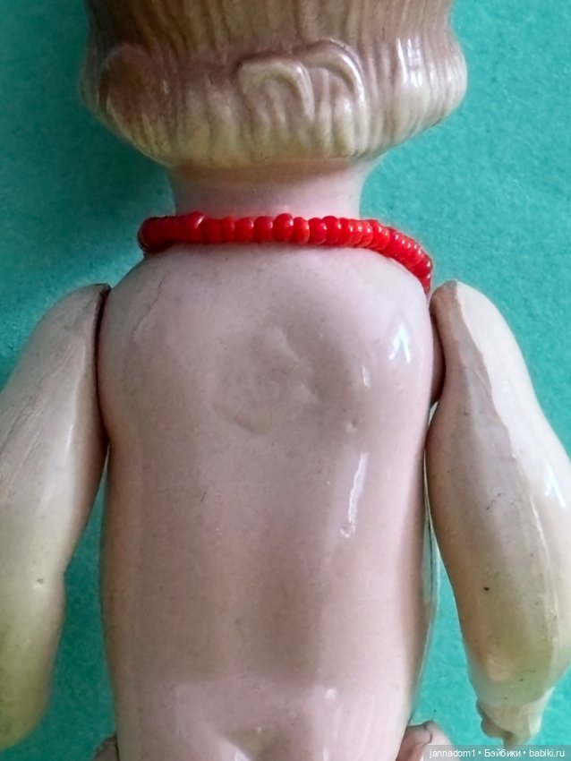 Целлулоидная куколка с рельефными волосами, высота 13 см (фото 6)