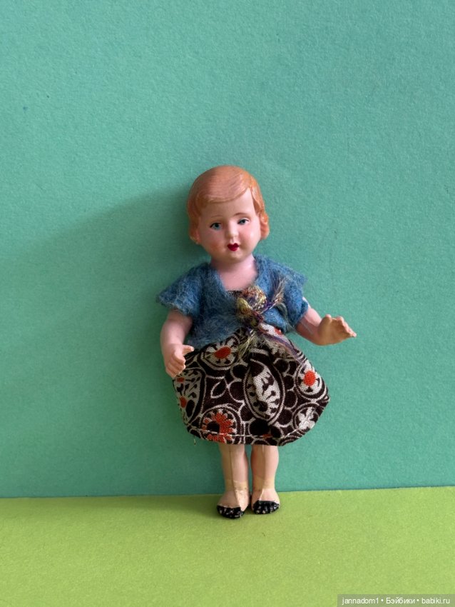 Целлулоидная куколка Minerva в синей жилеточке, высота 9,5 см