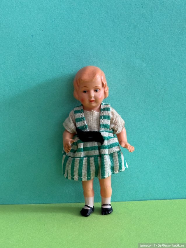 Целлулоидная куколка Minerva в полосатом платье, высота 9 см