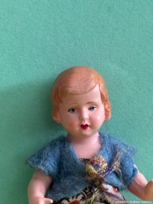 Целлулоидная куколка Minerva в синей жилеточке, высота 9,5 см (фото 2)