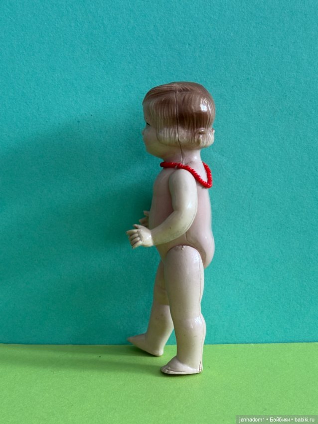 Целлулоидная куколка с рельефными волосами, высота 13 см (фото 4)