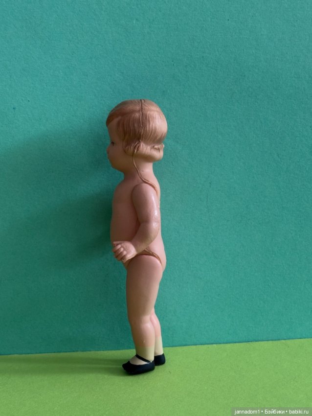Целлулоидная куколка Minerva с рельефными волосами, голышка, высота 11 см (фото 4)