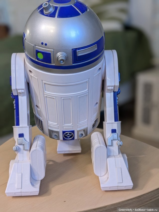 Дроид из Звездных войн R2D2