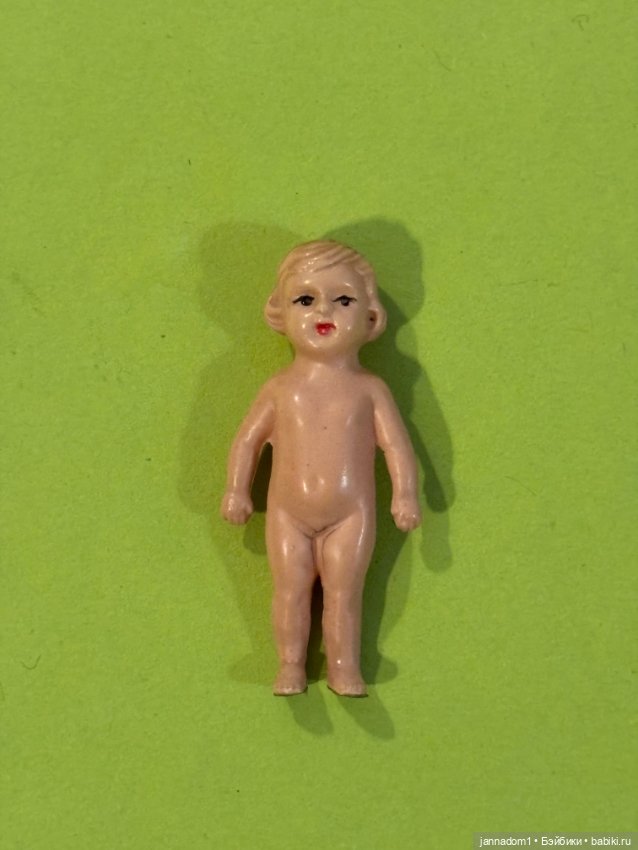 Целлулоидная куколка Minerva с рельефными волосами, высота 4,5 см (фото 3)