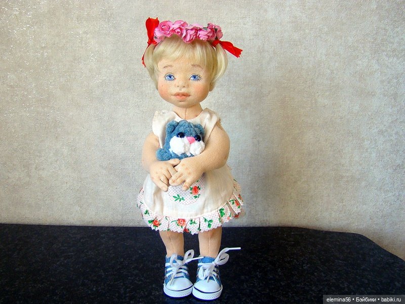 Текстильная кукла Юлька с комплектом одежды (фото 5)