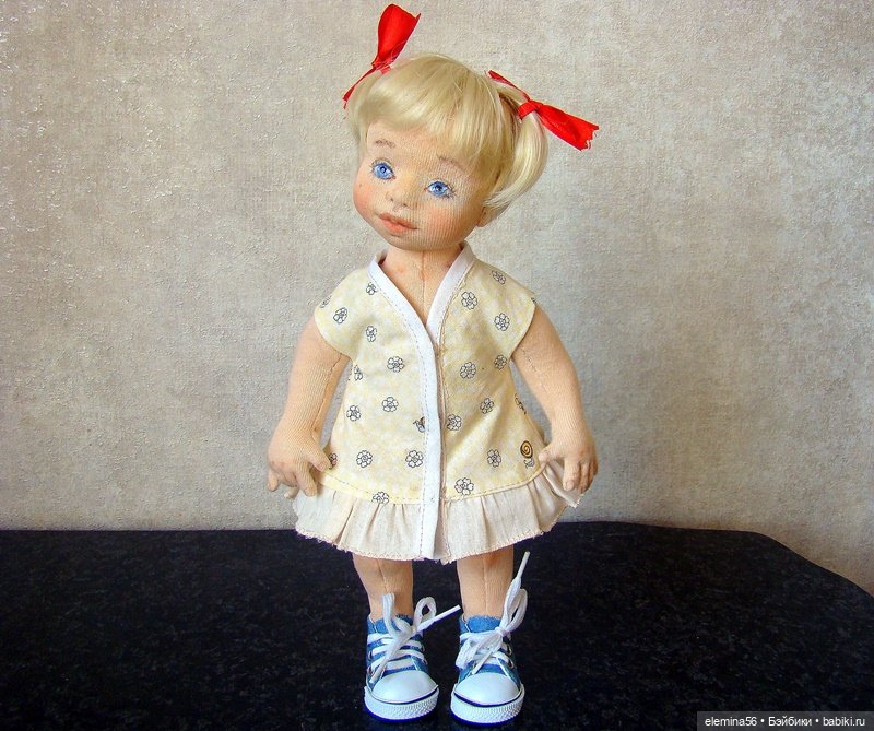Текстильная кукла Юлька с комплектом одежды (фото 3)