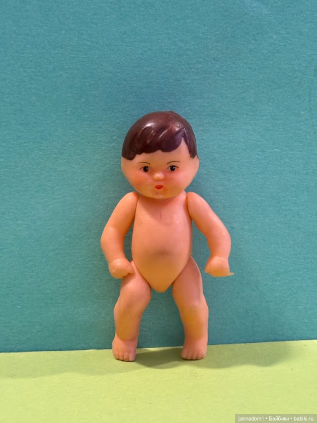 Резиновый пупсик Ari темненький, высота 6,5 см (фото 3)