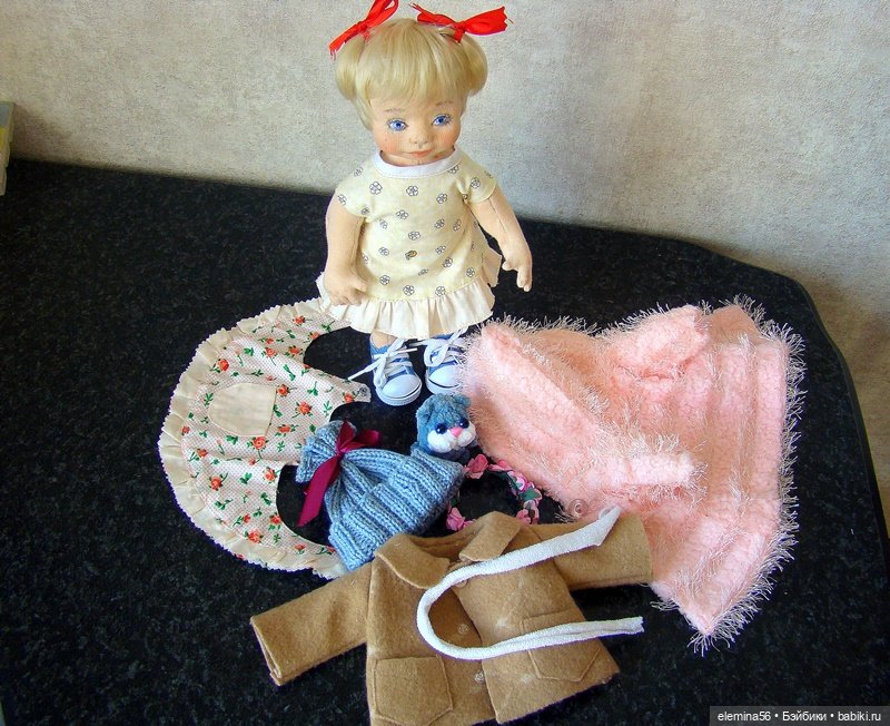 Текстильная кукла Юлька с комплектом одежды (фото 8)