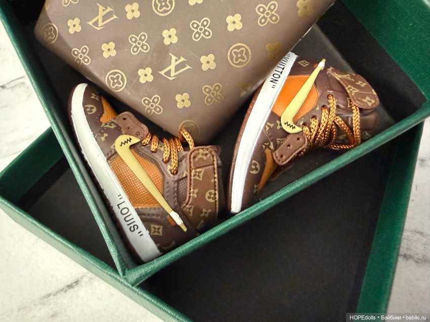 Кроссовочки и сумка-шопер “LV”