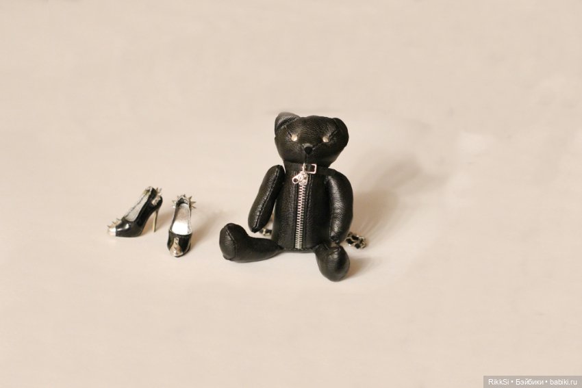 Мишка-рюкзак и туфли FR — Одежда