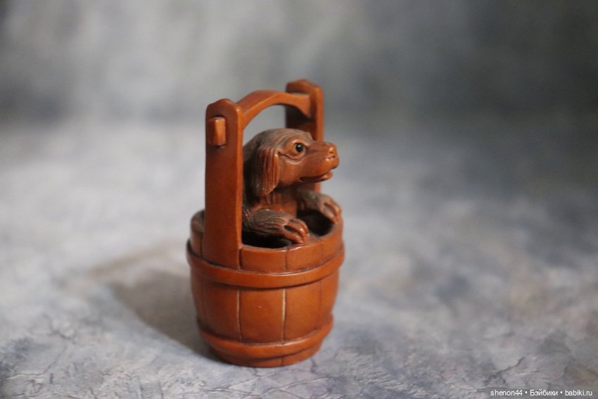 Нэцкэ "Собака в ведерке". Винтаж