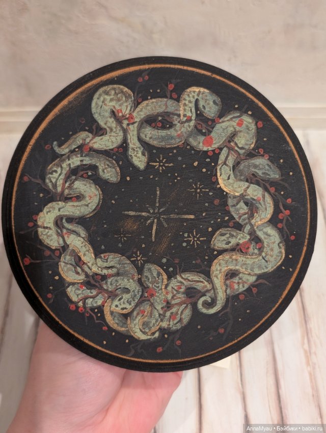 Стол для мага с большим набором миниатюры (фото 7)