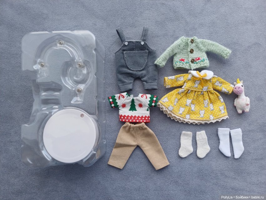 Продам лотом одежду и подставку для об11 ob11