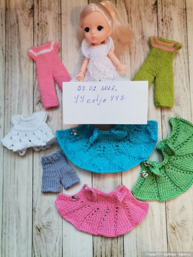 Новая "порция " вязаной одежды для маленькой куколки 11-12см
