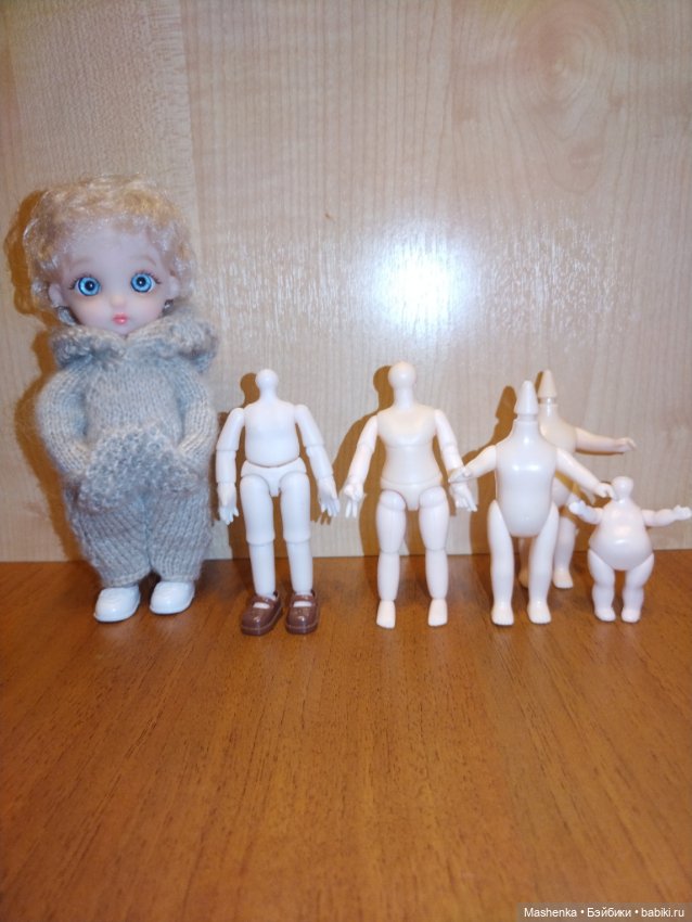 Лот пластиковых тел для маленьких кукол (фото 2)