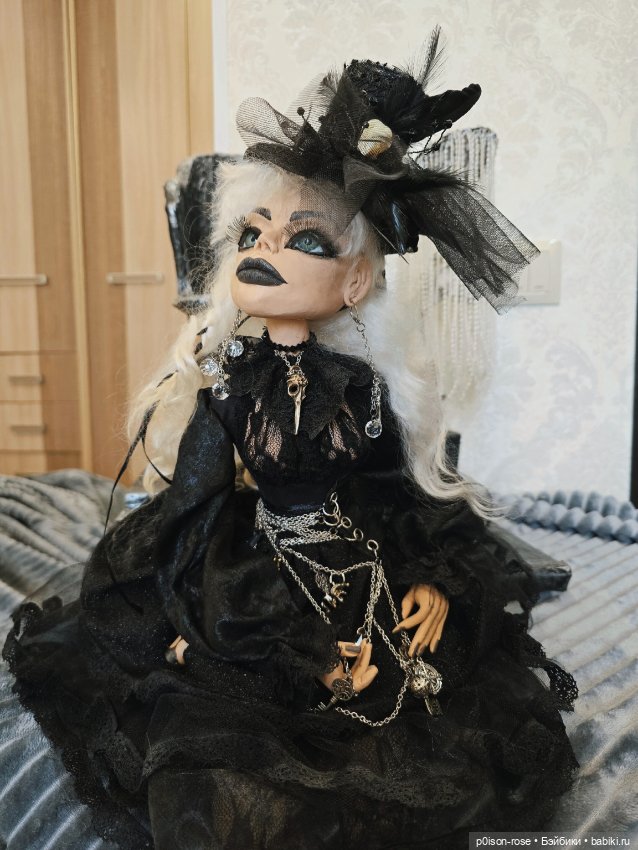 Авторская кукла готичная Алиса в тёмном зазеркалье (фото 8)